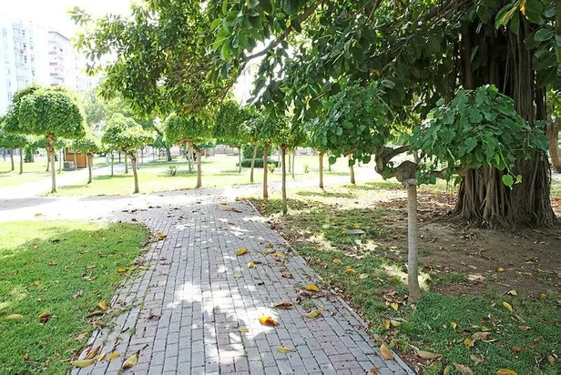 Adana'da sıcak hava bunaltı sokağa çıkma kısıtlaması olmamasına rağmen kimse dışarı çıkmadı-7