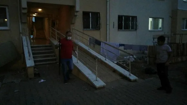 adanada-dehset-komsusunun-evini-pompali-tufekle-basti-1-olu-1-yarali-1624135101393.jpeg Adana'da dehşet! Komşusunun evini pompalı tüfekle bastı: 1 ölü 1 yaralı-1