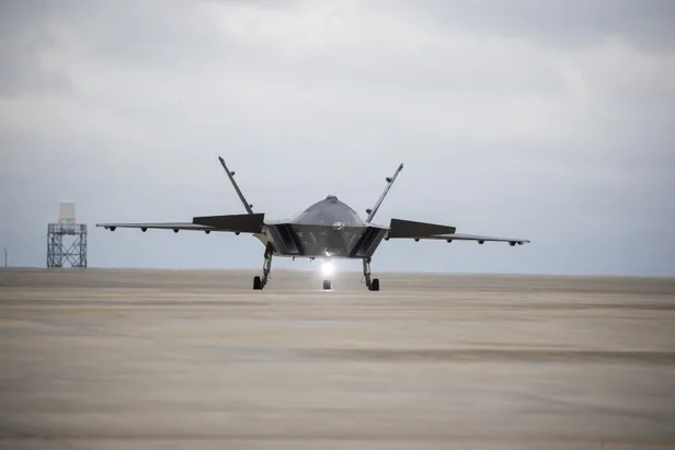 turkiyenin-ilk-insansiz-savas-ucagi-bayraktar-kizilelmayi-abd-yakindan-izliyor-1671136439553.jpg Türkiye'nin ilk insansız savaş uçağı Bayraktar Kızılelma'yı, ABD yakından izliyor-7