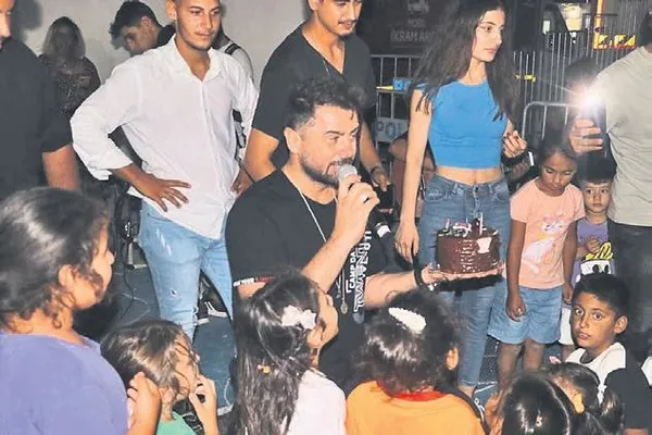 yildiz-tilbe-sahnede-oyle-bir-sey-yapti-ki-hayranlari-alkis-yagmuruna-tuttu-1692051037230.jpeg Yıldız Tilbe sahnede öyle bir şey yaptı ki! Hayranları alkış yağmuruna tuttu-10