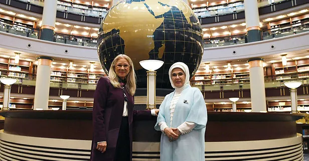 Emine Erdoğan, Venezuela Devlet Başkanı Maduro'nun eşi Flores ile Millet Kütüphanesi'ni gezdi