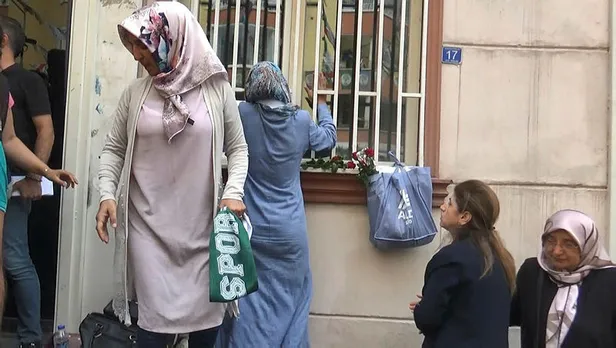 HDP'lilerden 'evlat nöbeti'ndeki Ayşegül Biçer'e skandal sözler! Acılı anne fenalık geçirdi-2