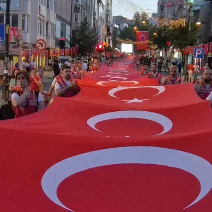 Yurt genelinde 15 Temmuz ruhu! Türkiye tek yürek oldu