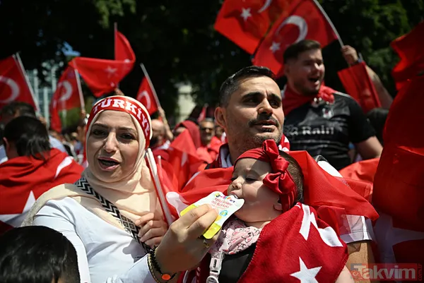Türkiye-Portekiz maçı öncesi Türk taraftarlar Dortmund'u adeta kırmızı beyaza boyadı | Filistin yine unutulmadı - 45