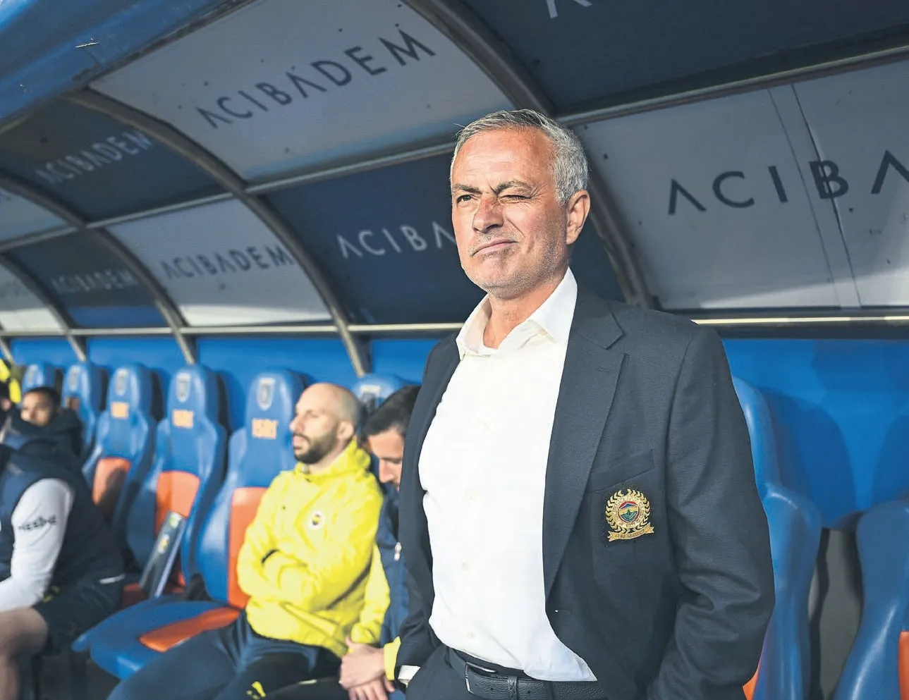 Gece kulüplerinde eğleniyorum!