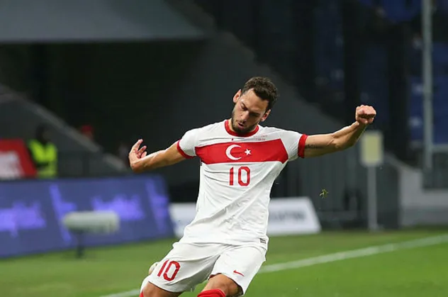 Hakan Çalhanoğlu'na bir talip de İtalya'dan
