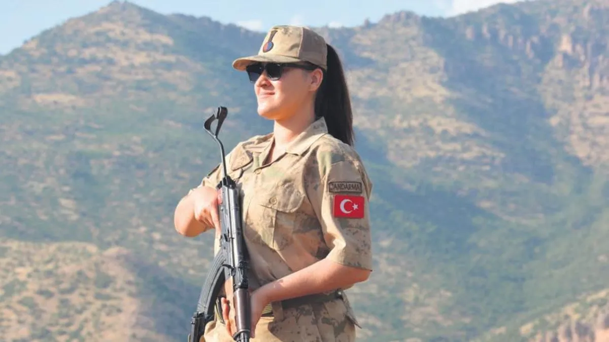 Güvenlik korucusu Sevinç Gök, 6 yıldır eli tetikte görev yapıyor