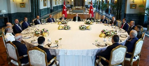 Cumhurbaşkanı Erdoğan'dan YAŞ üyelerine yemek