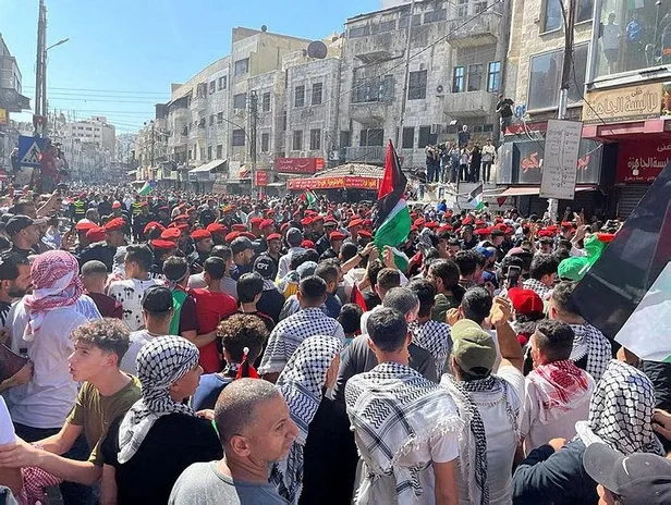 Yüzlerce Ürdünlü, İsrail'in Gazze'ye saldırılarını protesto için Filistin sınırına yürüdü-5