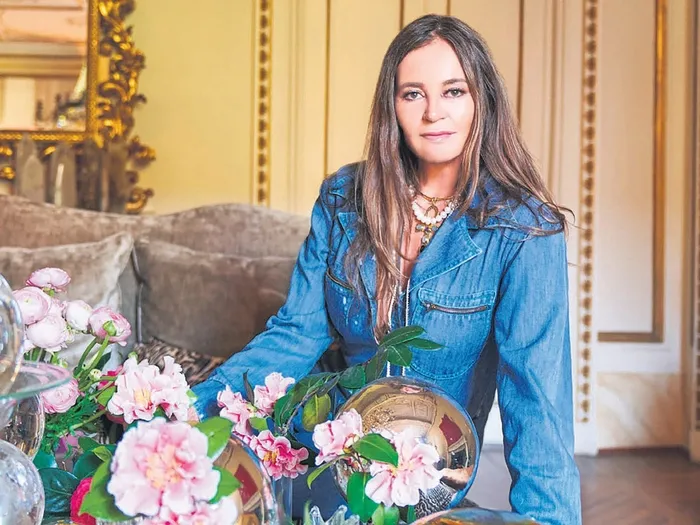 italyan-modaci-roberto-cavallinin-kainat-guzeli-esi-eva-cavalli-olumden-dondu-defalarca-acil-1700949057857.jpeg İtalyan modacı Roberto Cavalli’nin kainat güzeli eşi Eva Cavalli ölümden döndü! Defalarca acil butona bastı ama...-4