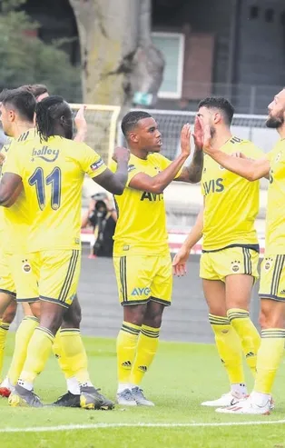 Kanarya direklere takıldı