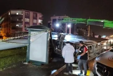 Ankara'da sel facia üstüne facia getirdi: Tabela can aldı, yıldırım otomobili yaktı! O görüntüler çok konuşuldu!
