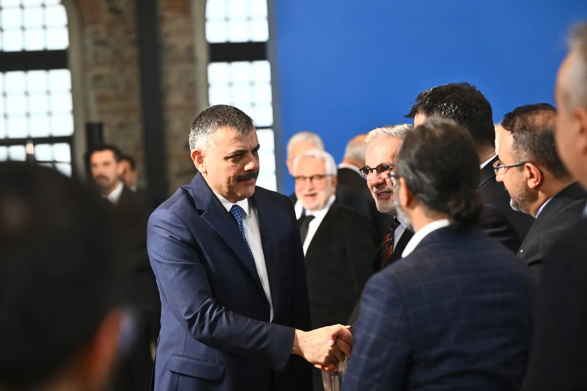 bakan-ciftci-duyurdu-okullarda-kamera-bekci-ve-siki-denetim-donemi-1777126066186.jpg Bakan Çiftçi duyurdu: Okullarda kamera, bekçi ve sıkı denetim dönemi-7