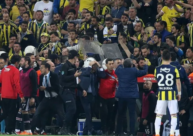 Olaylı derbinin hakemini Aziz Yıldırım uyarmış-5