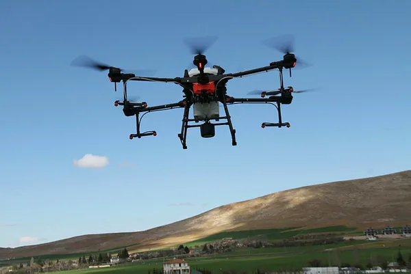 Türkiye’de bir ilk: Dron ile ücretsiz ilaçlama Türkiye’de ilk defa tarım arazileri dron ile ilaçlandı-4