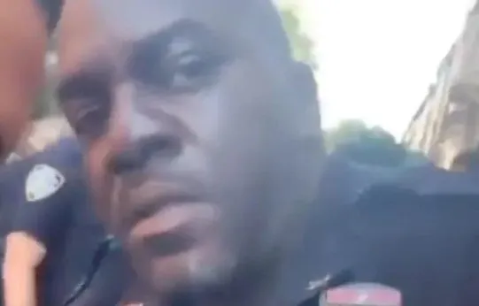 abd-polisinin-son-skandali-genc-kadina-orantisiz-siddet-1662030495043.jpg ABD polisinin son skandalı! Genç kadına orantısız şiddet-2