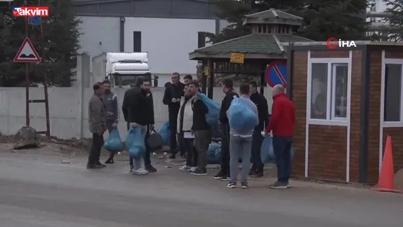 Cezaevlerinden dün başlayan tahliyeler bugün devam ediyor