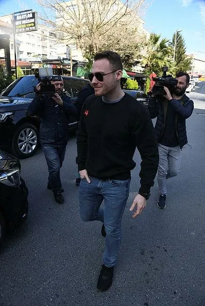 1652641395321.jpeg Kerem Bürsin'in sosyal medya fenomenlerine yaptığı eleştiriden eski aşkları Seranay Sarıkaya ve Hande Erçel de nasibini aldı-5