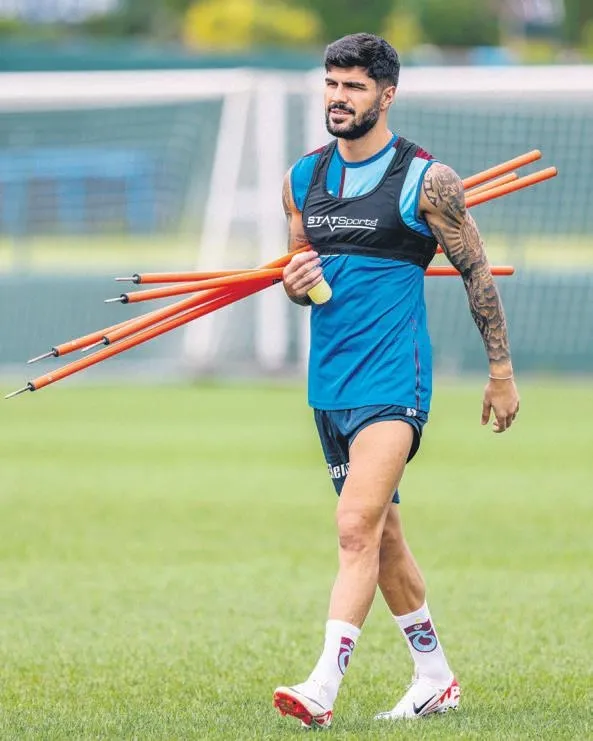 pereyra-ile-yeniden-1694212112799.jpeg Beşiktaş Arjantinli yıldız ile yeniden masada! Roberto Pereyra'yla görüşmeler olumlu ilerliyor-5