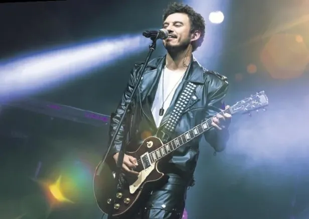 Hadise önceki akşam "En Güçlü Kadın Şarkıcı" ödülü aldı-3