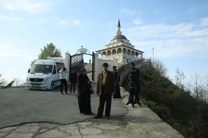 Kıbledağ Camii ziyaretçi akınına uğruyor