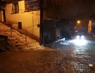 İzmir’de sağanak su baskınlarına yol açtı