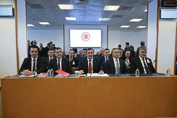 cumhurbaskani-yardimcisi-cevdet-yilmazdan-tek-hane-enflasyon-aciklamasi-tum-politika-araclari-kararlilikla-kul-1697818948770.jpeg Cumhurbaşkanı Yardımcısı Cevdet Yılmaz'dan tek hane enflasyon açıklaması: "Tüm politika araçları kararlılıkla kullanılmaya devam edilecektir"-7