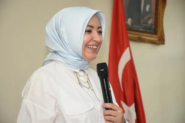 1684074314997.jpeg Sakarya'da İYİ Parti görevlilerinden çirkin provokasyon! AK Parti Milletvekili adayı Çiğdem Erdoğan Atabek'e saldırdılar-2