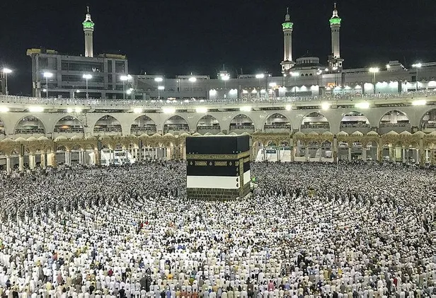 Kabe'de ilk teravih coronavirüs salgını nedeniyle çok az kişiyle kılındı-2