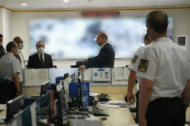 İçişleri Bakanı Süleyman Soylu, Jandarma Harekat Merkezi'nde incelemelerde bulundu-1
