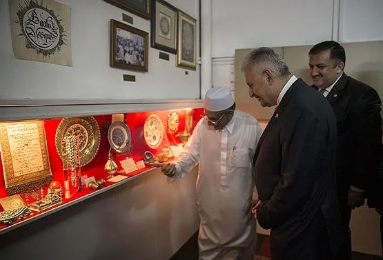 Yıldırım'dan Singapur'da tarihi camiye ziyaret-1