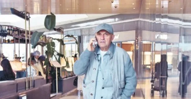 Sinan Engin kafasını telefondan kaldıramadı