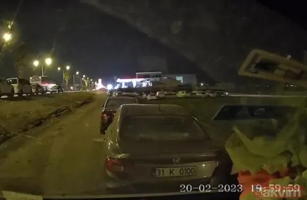 Hatay Defne'deki 6,4'lük deprem araç kamerasına böyle yansıdı! Gökyüzündeki parlama dikkat çekti - 6