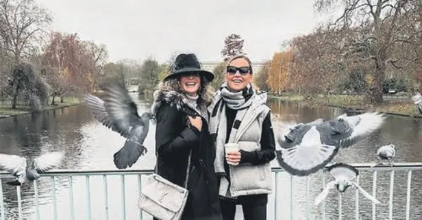 Sosyetik ikili Yasemin Masis ile Esra Oflaz Güvenkaya'dan Londra'da havalı poz