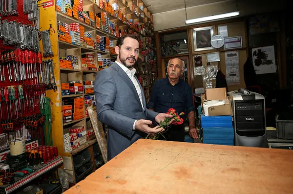 Bakan Albayrak Maltepe esnafını ziyaret etti-4