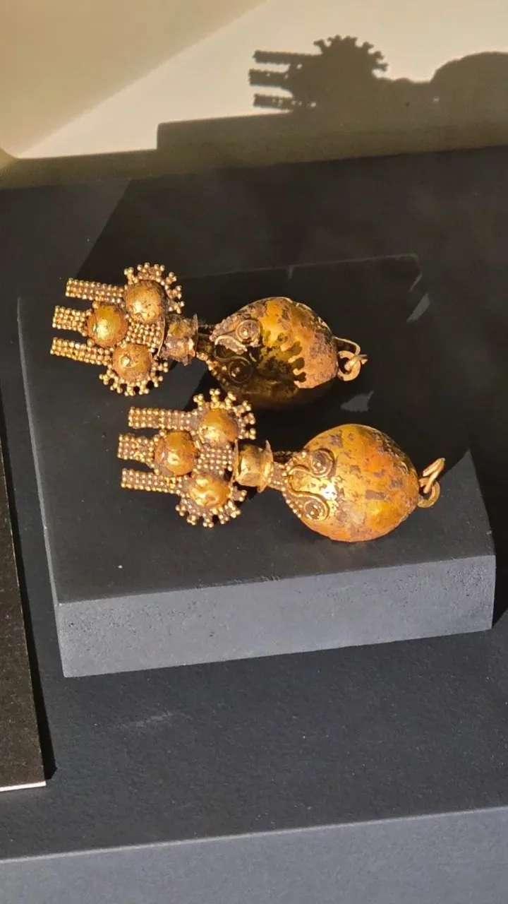 İsviçre'den Türkiye'ye 7 adet tarihi eser iade edildi. (takvim.com.tr)