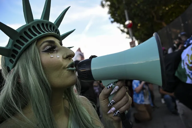 krallara-hayir-protestolari-abdyi-sardi-hedefte-trump-var-1774797676690.jpeg 'Krallara Hayır' protestoları ABD'yi sardı: Hedefte Trump var-6