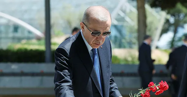 Son dakika: Başkan Erdoğan Bakü’de şehitlikleri ziyaret etti