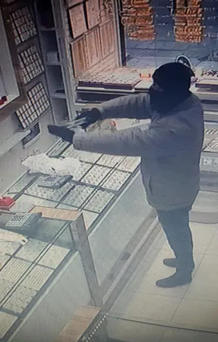 Ankara'da kuyumcuyu soymak isteyen soyguncu hayatının şokunu yaşadı