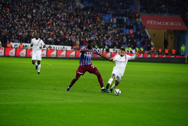 firtina-kaldigi-yerden-devam-trabzonspor-evinde-hataysporu-2-0la-gecti-1639840006312.jpg Fırtına kaldığı yerden devam! Trabzonspor evinde Hatayspor'u 2-0'la geçti-4