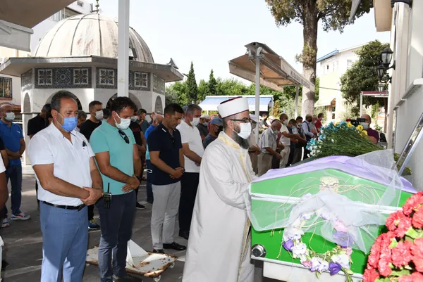 dugun-hazirliklari-yaparken-meksikada-hayatini-kaybeden-arzu-nena-buttun-annesi-kizinin-gelinligini-istiyor-1625321768330.jpg Düğün hazırlıkları yaparken Meksika'da hayatını kaybeden Arzu Nena Butt'un annesi kızının gelinliğini istiyor-5