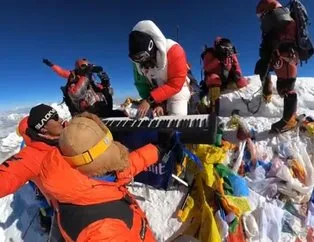 Everest Dağı’nın zirvesinde org çaldı