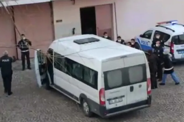 Jigololuk vaadiyle dolandırıcılık yapan çeteye baskın