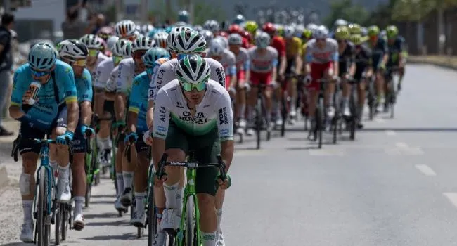 istanbulda-cumhurbaskanligi-turkiye-bisiklet-turu-ve-yari-maraton-iste-trafige-kapatilan-yollar-ve-alternatif-1714281955497.jpeg Cumhurbaşkanlığı Bisiklet Turu'nda madalyalar sahiplerini buldu! Bakan Bak bizzat taktı... "Türkiye’nin turizm bölgelerini tanıtıyoruz"-10