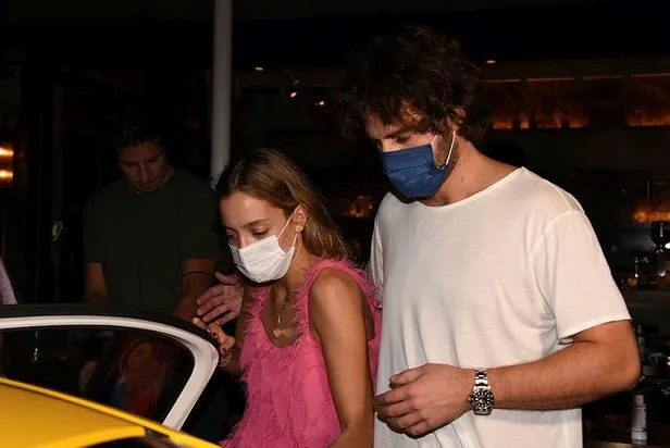 yakisikli-oyuncu-birkan-sokullu-ile-sosyetik-sevgilisi-eda-gurkaynak-evlilik-hazirliklarina-basladi-1653766336099.jpeg Yakışıklı oyuncu Birkan Sokullu ile sosyetik sevgilisi Eda Gürkaynak evlilik hazırlıklarına başladı-6