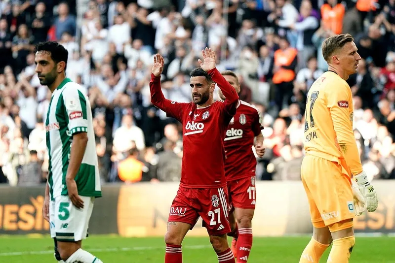 spor-yazarlari-besiktas-konyaspor-macini-degerlendirdi-gio-ile-zor-1729493656668.jpeg Rafa Silva. (AA)