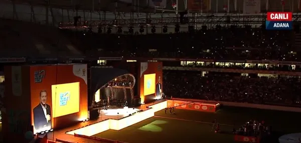 adanada-buyuk-solen-baskan-erdogana-ozel-sarki-adana-stadyumunda-caldi-kafa-tutar-dunyaya-1653153770483.jpeg