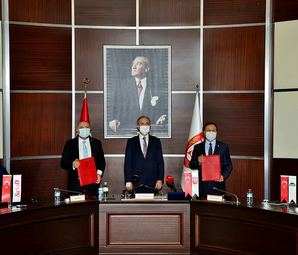 Savunma sanayisinde ihracatı artıracak imzalar atıldı