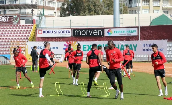 hatayspor-teknik-direktoru-omer-erdogan-boupendza-bu-duruma-hatayspor-sayesinde-geldi-1614263670617.jpg Hatayspor Teknik Direktörü Ömer Erdoğan: Boupendza bu duruma Hatayspor sayesinde geldi-3