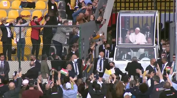 katoliklerin-ruhani-lideri-papa-franciscus-erbilde-franso-hariri-stadyumunda-ayine-katildi-1615136267784.jpeg Katoliklerin ruhani lideri Papa Franciscus, Erbil'de Franso Hariri Stadyumu'nda ayine katıldı!-2